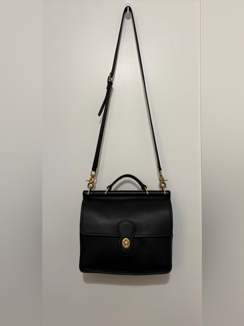 Vintage Coach Willis Bag (#9927) Black Leather Brass Hardware & Long Strap - Picture 7 of 8
